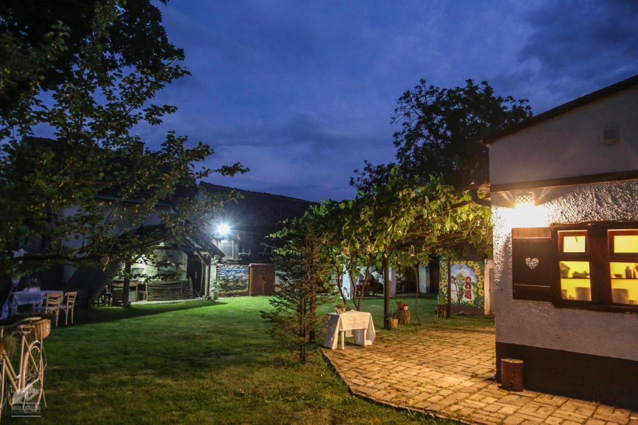 Salas Isailovi Sremska Mitrovica Exterior photo