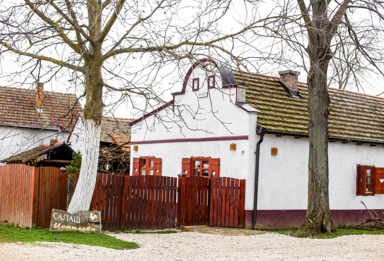Salas Isailovi Sremska Mitrovica Exterior photo