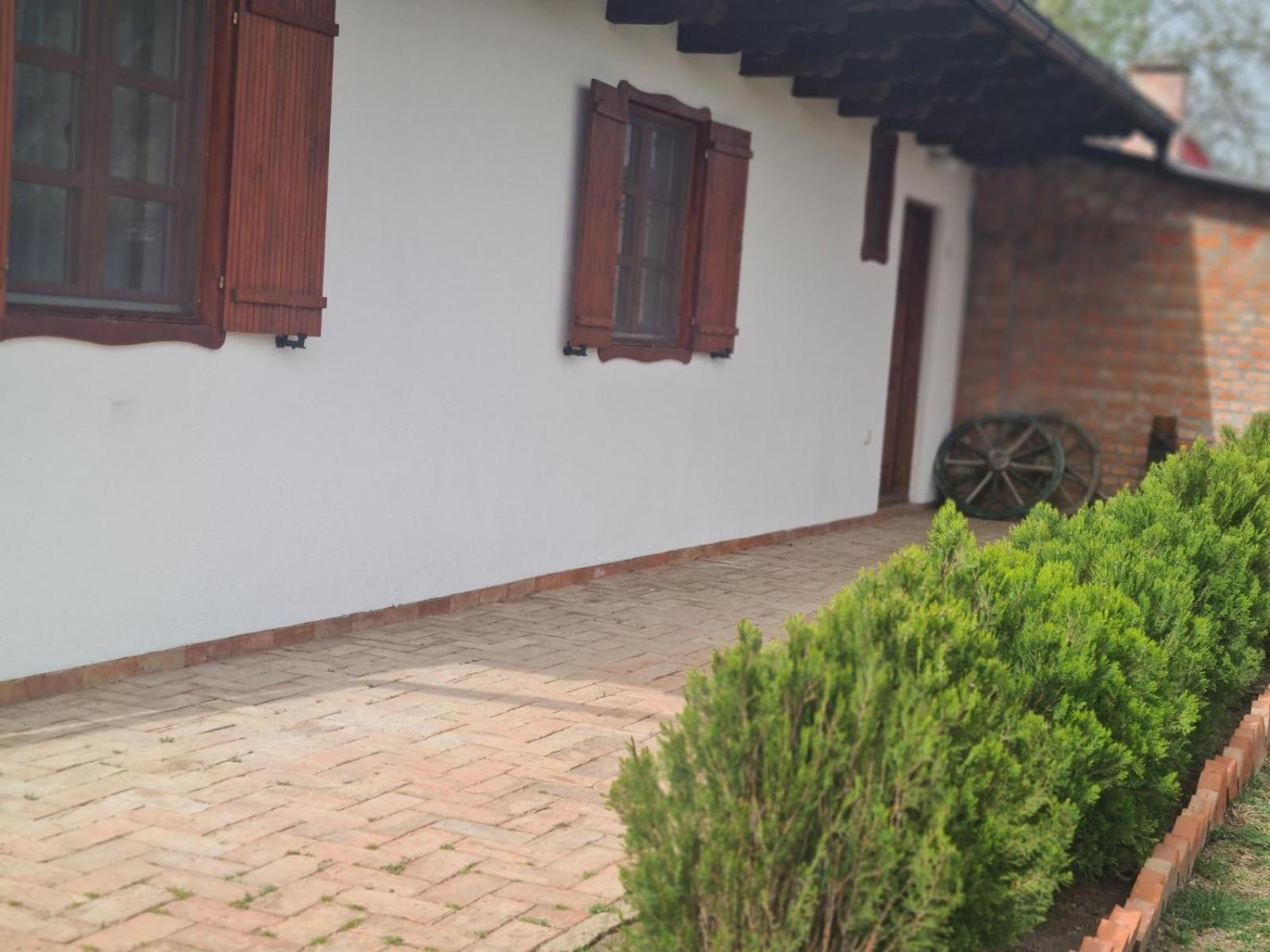 Salas Isailovi Sremska Mitrovica Exterior photo